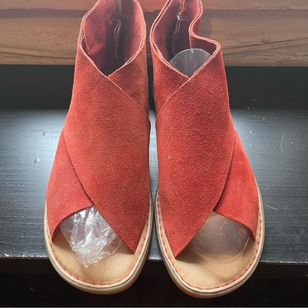 Women's Born Open Toe Suede Crossband Sandal - Rust Size 9
